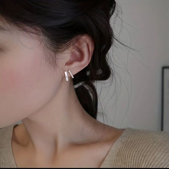 ✨🆕✨Elegant Gold Plated Chic Minimalist Shiny Zircon Stud Earrings✨ - Picture 1 of 11